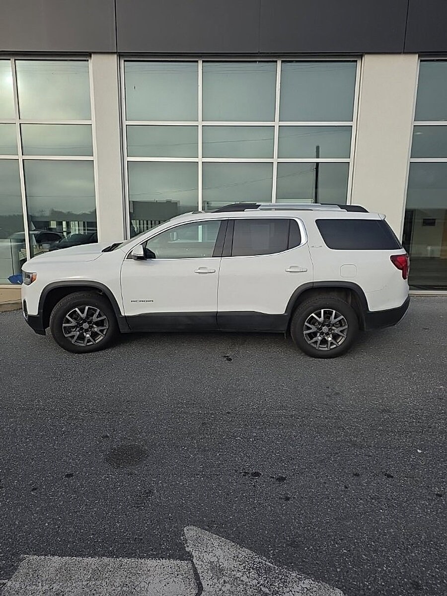 2022 Gmc Acadia SLE photo 3