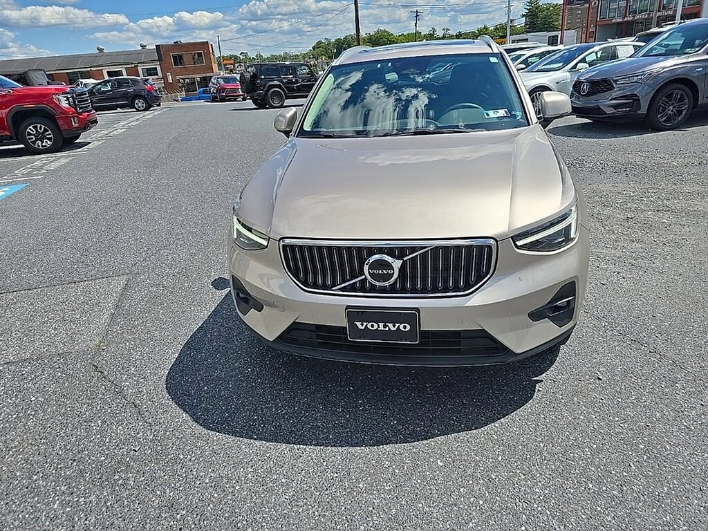 Used 2024 Volvo XC40 Ultimate Bright Theme B5 AWD Ultimate Bright Theme