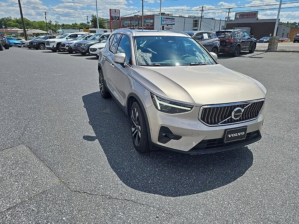Used 2024 Volvo XC40 Ultimate Bright Theme B5 AWD Ultimate Bright Theme