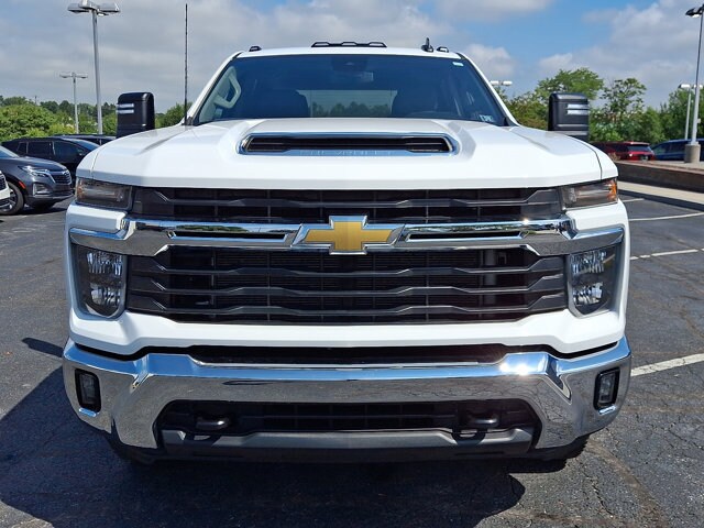 2024 Chevrolet Silverado 2500HD LT photo 2
