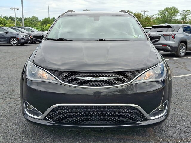 2017 Chrysler Pacifica Touring Plus photo 2