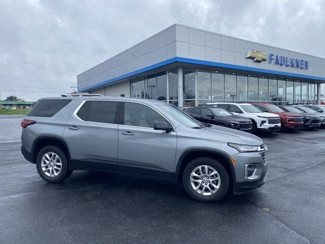2023 Chevrolet Traverse 1LS photo 2