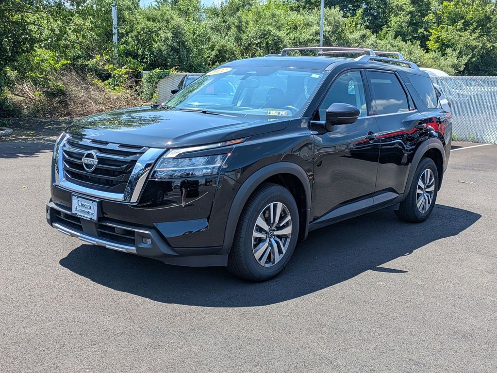 2022 Nissan Pathfinder SL photo 2