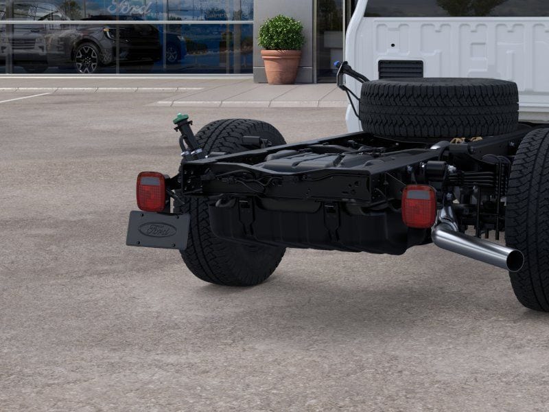 2025 Ford F-350 Super Duty Chassis Cab XLT - Photo 26