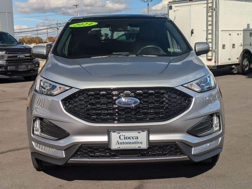 2024 Ford Edge ST photo 2