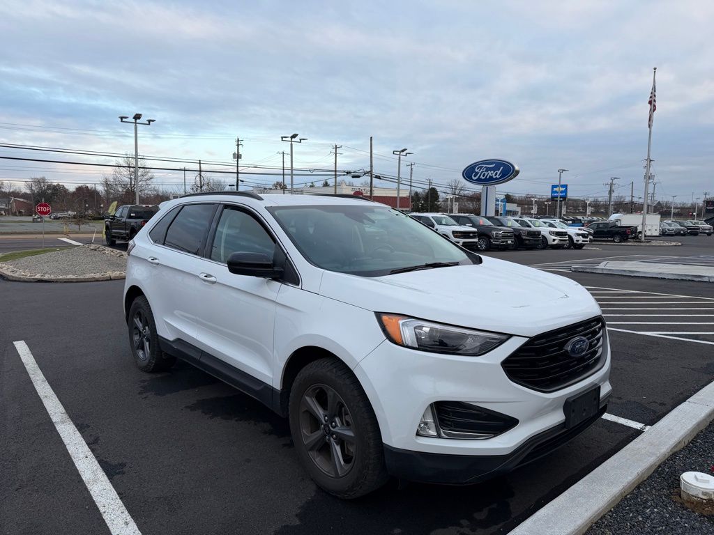2022 Ford Edge SEL photo 3