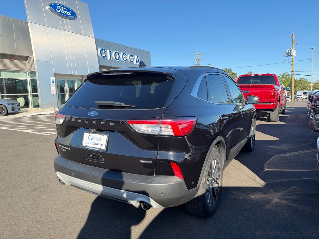 2020 Ford Escape Titanium Hybrid photo 3