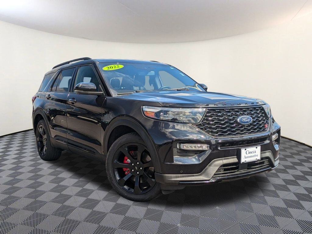 2022 Ford Explorer ST's photo