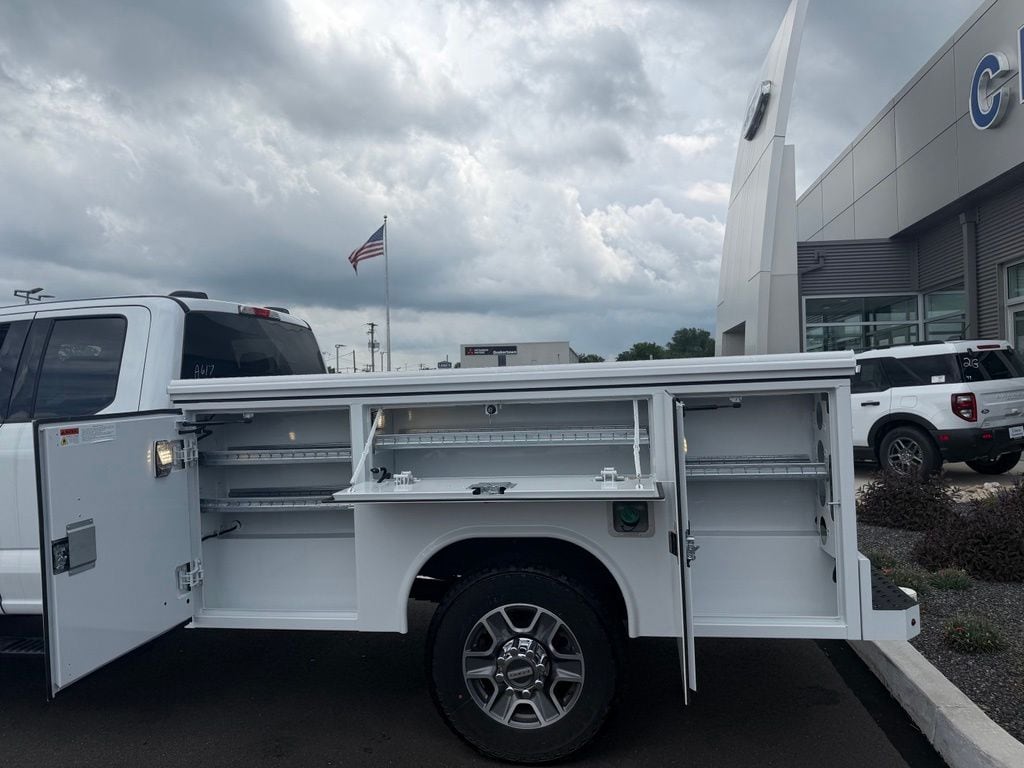 2025 Ford F-350 Super Duty Chassis Cab XLT - Photo 9