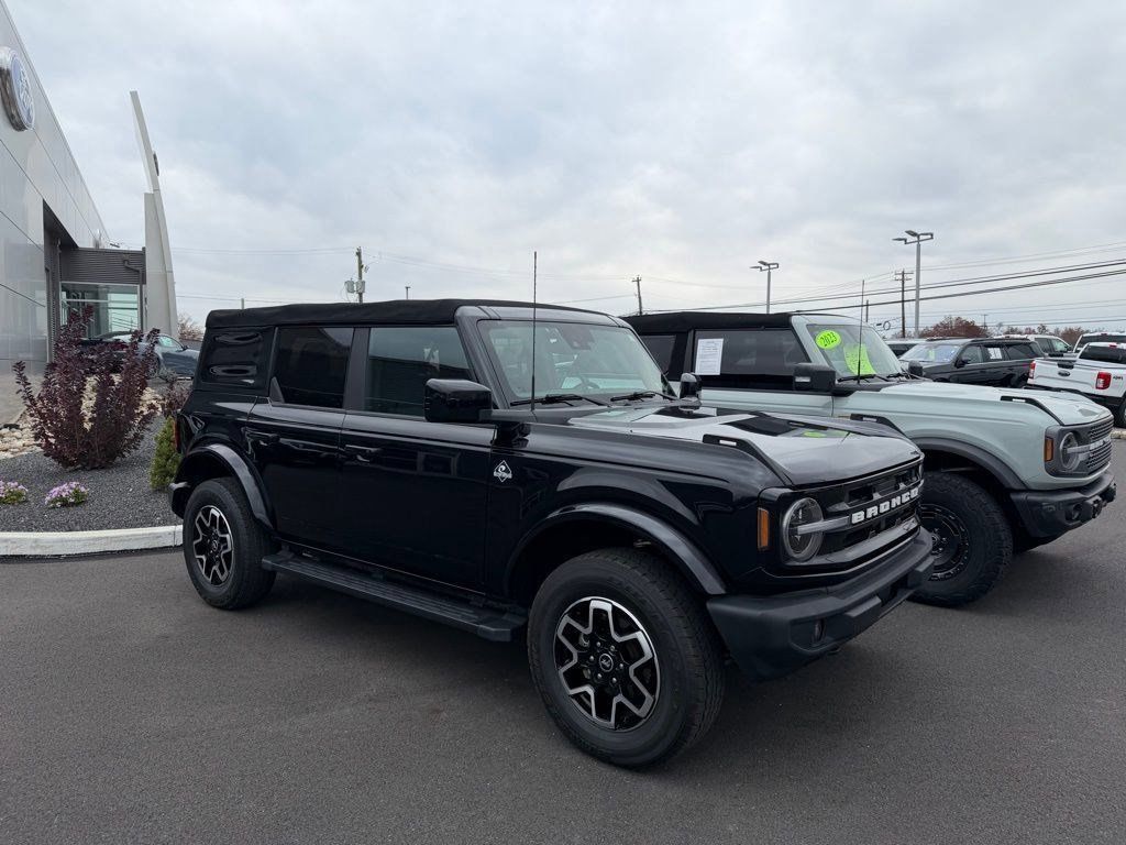 2022 Ford Bronco Outer Banks photo 3