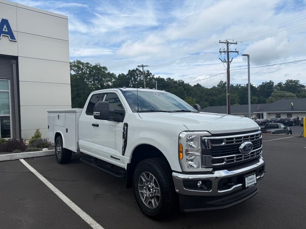 2025 Ford F-350 Super Duty Chassis Cab XLT - Photo 13