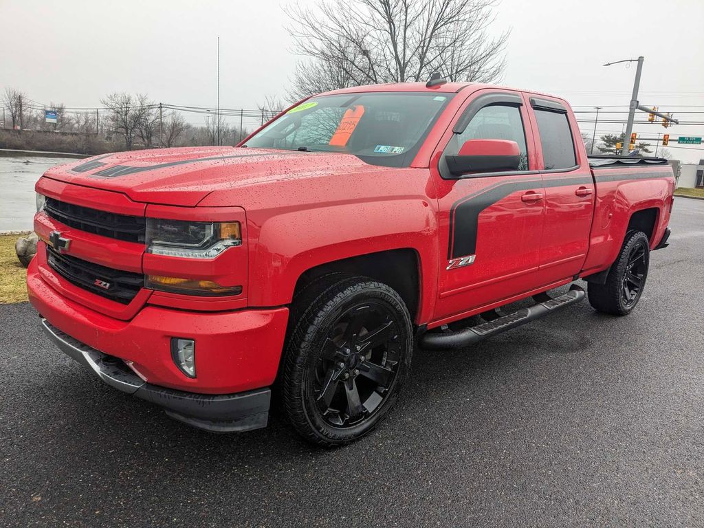 2017 Chevrolet Silverado 1500 LT photo 3