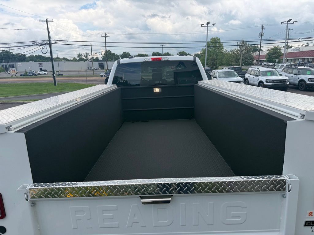 2025 Ford F-350 Super Duty Chassis Cab XLT - Photo 6
