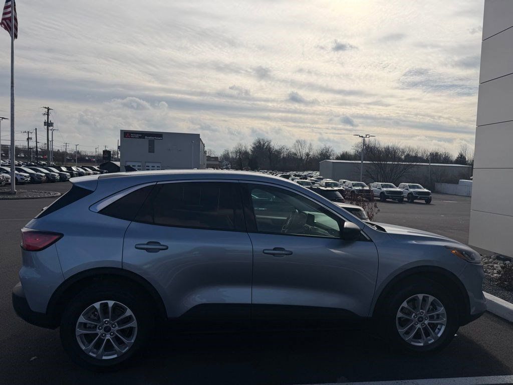 2022 Ford Escape SE photo 4
