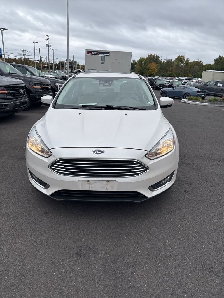 2017 Ford Focus Titanium photo 2