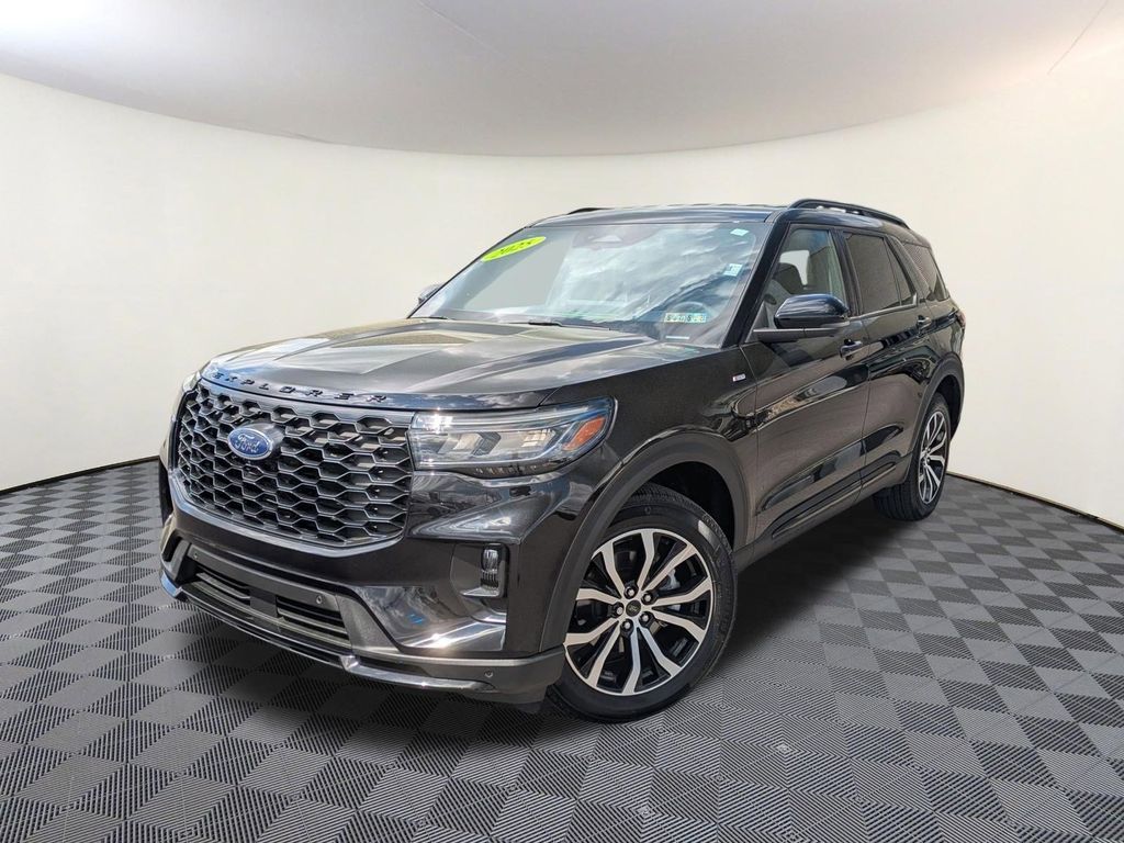 2025 Ford Explorer ST-LINE 4WD (PL535)'s photo