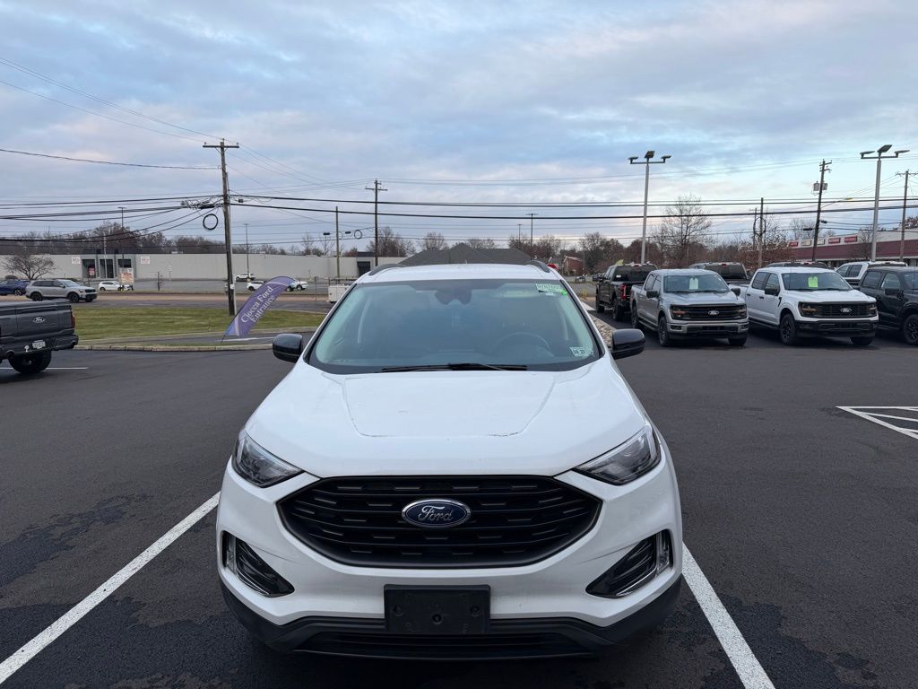 2022 Ford Edge SEL photo 2