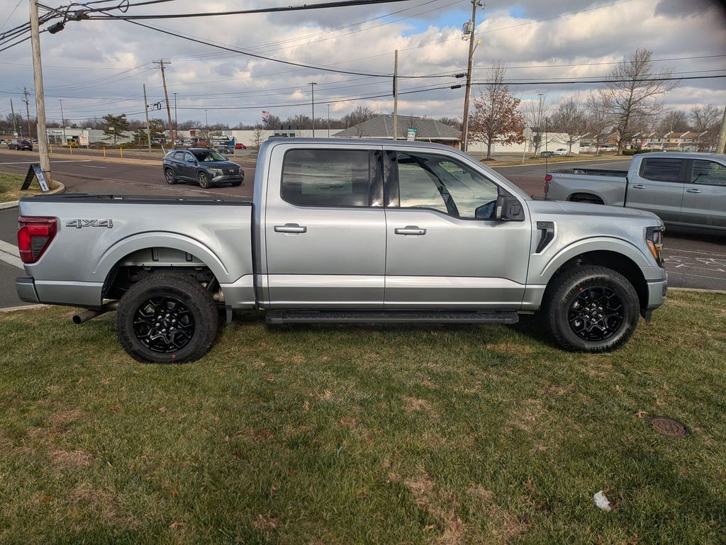 2025 Ford F-150 XLT photo 4