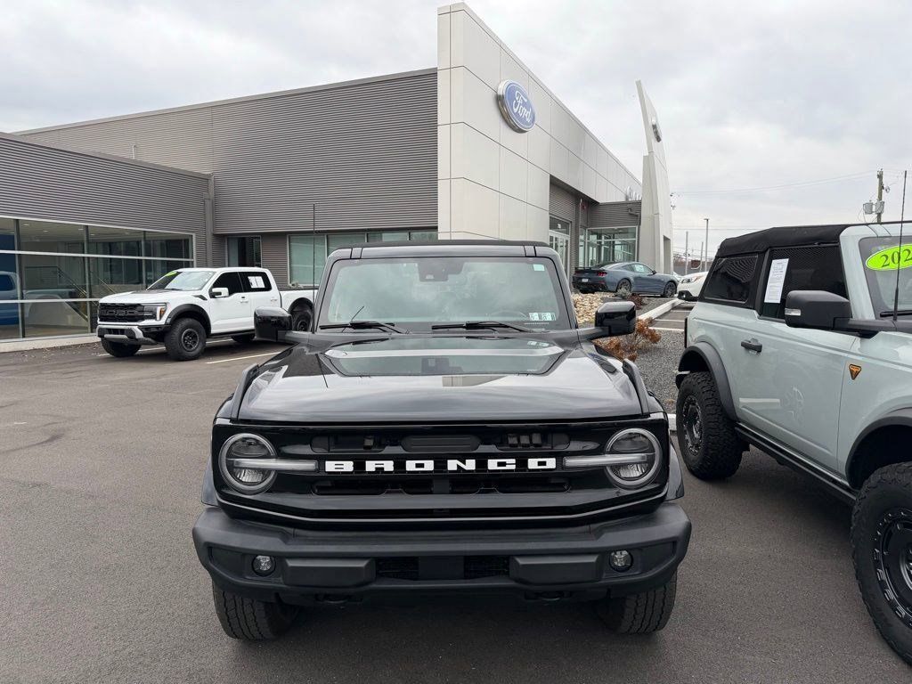 2022 Ford Bronco Outer Banks photo 2