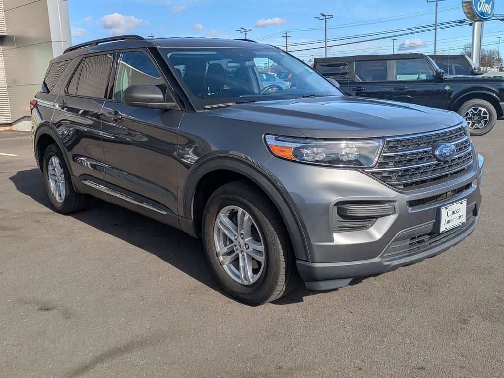 2022 Ford Explorer XLT photo 2