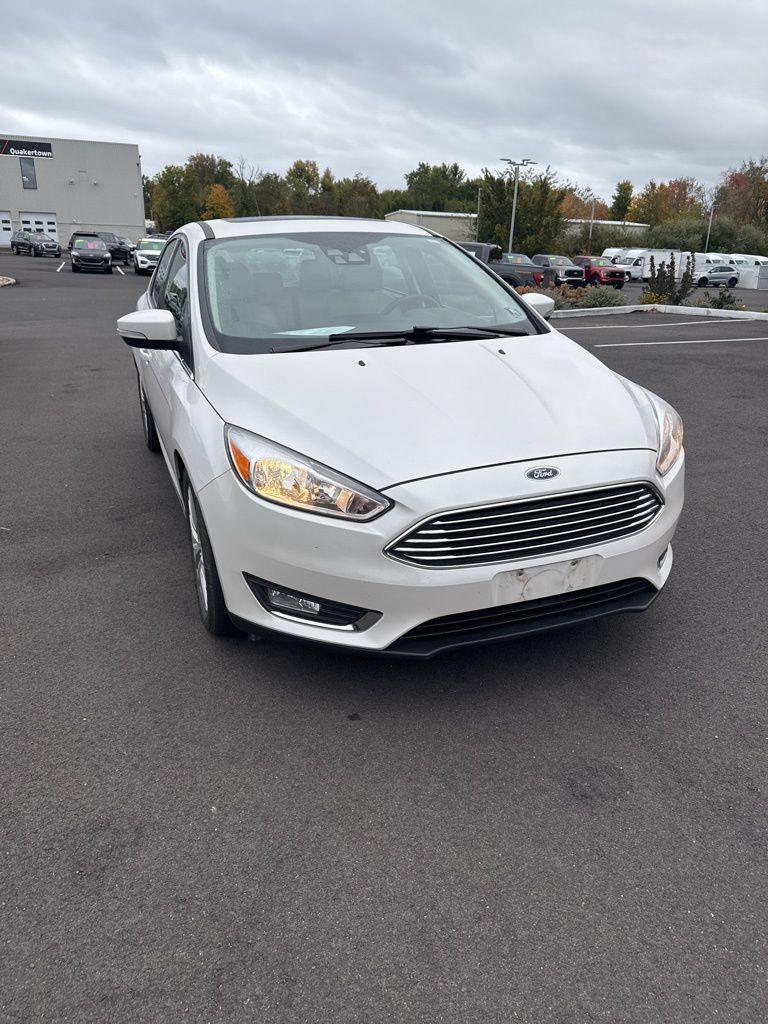2017 Ford Focus Titanium photo 3