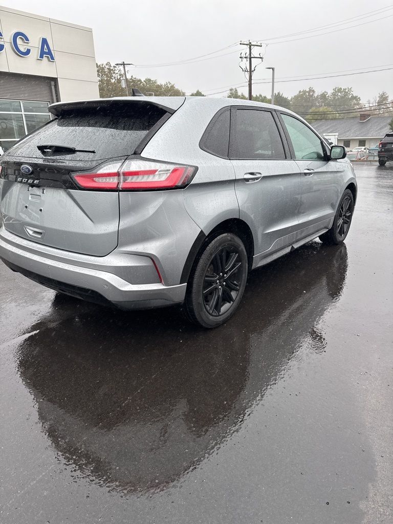 2024 Ford Edge ST photo 4