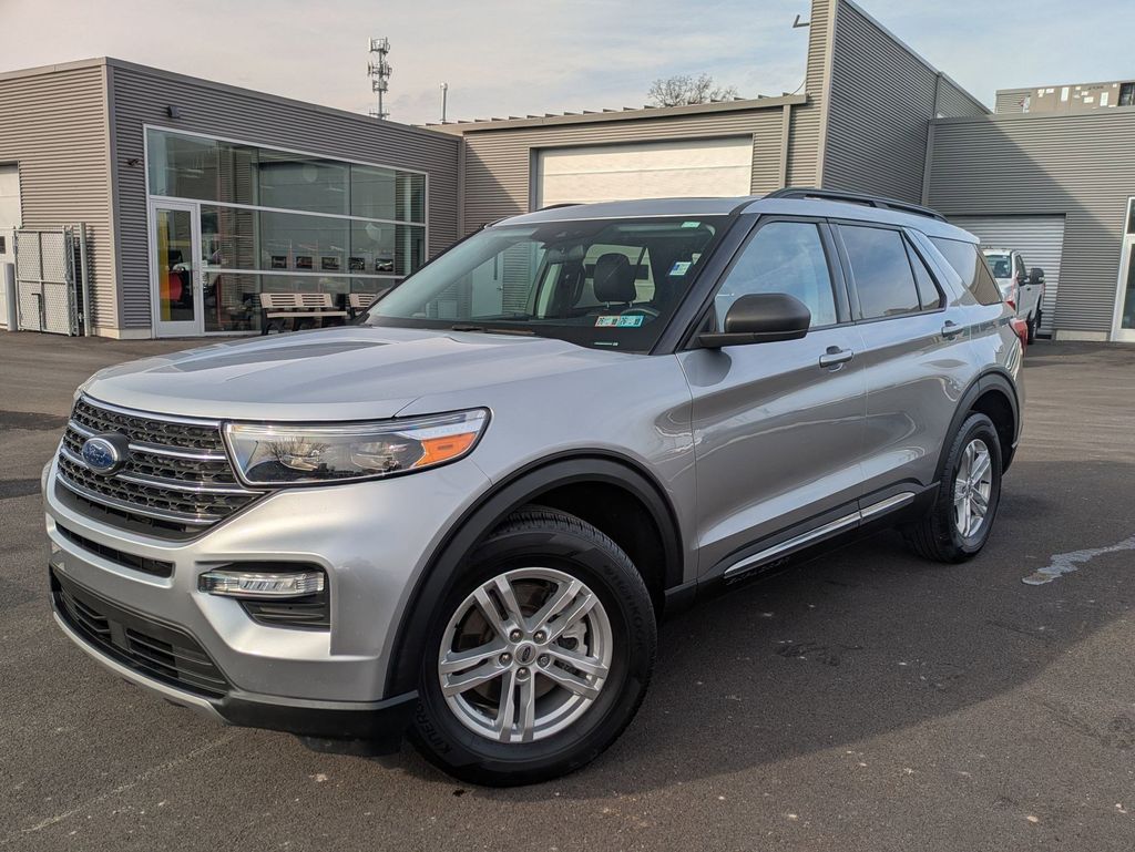 2022 Ford Explorer XLT's photo