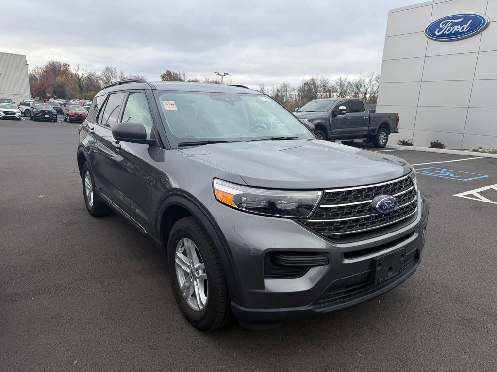 2022 Ford Explorer XLT photo 2