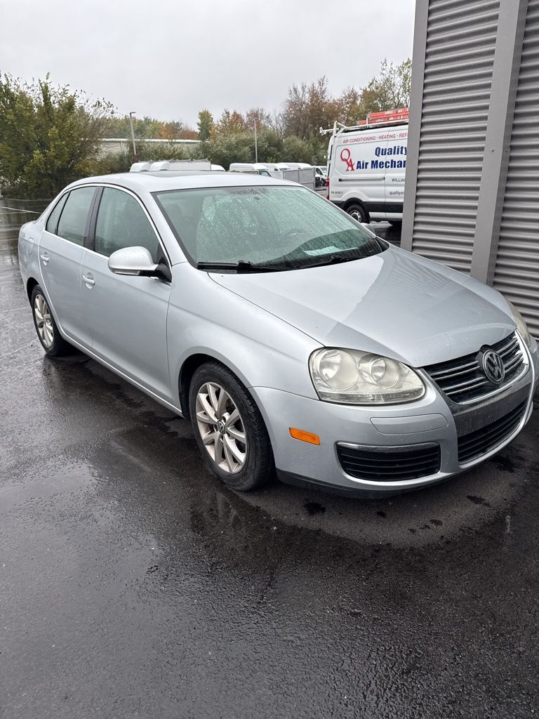 2010 Volkswagen Jetta Limited photo 3