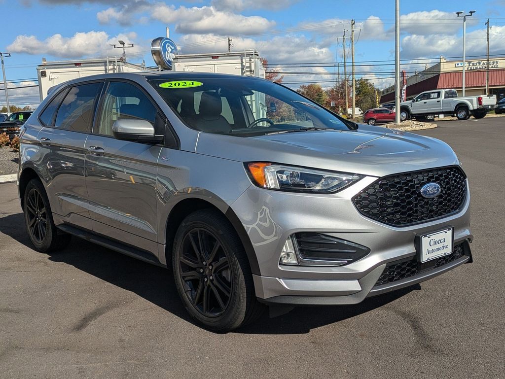 2024 Ford Edge ST photo 3