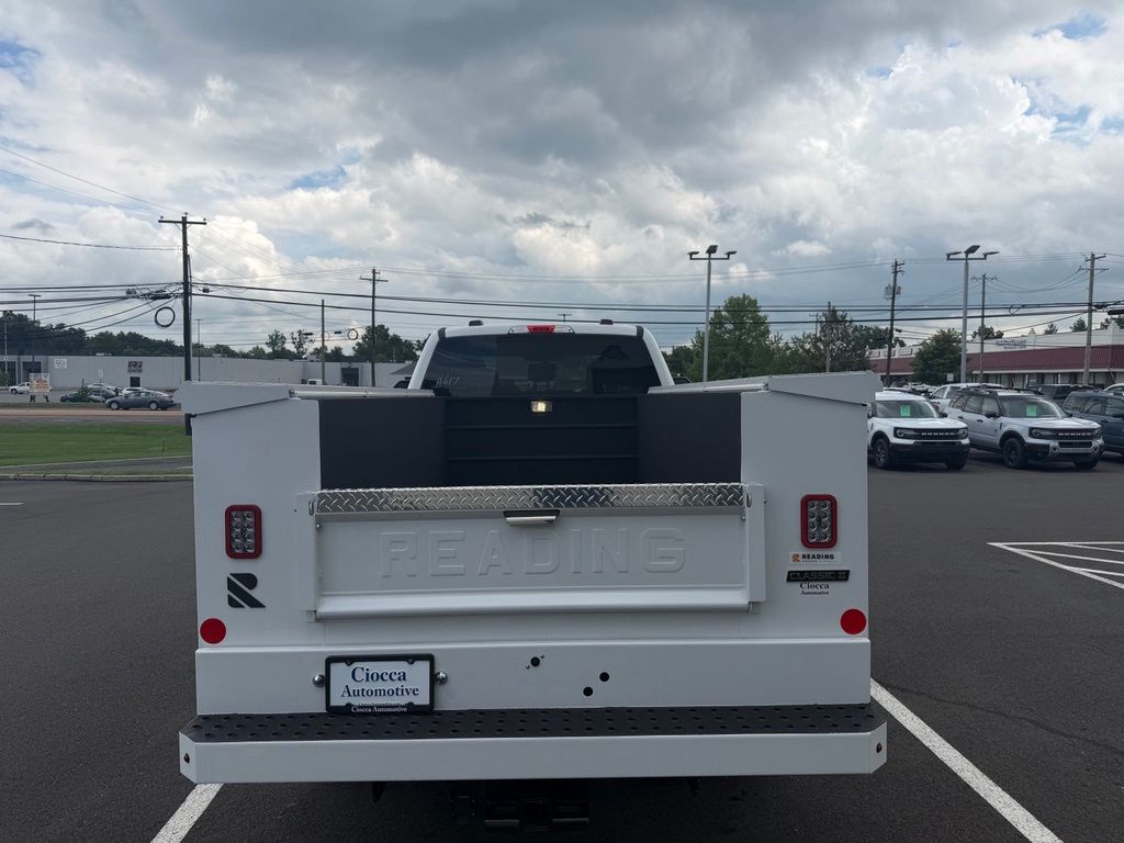 2025 Ford F-350 Super Duty Chassis Cab XLT - Photo 10