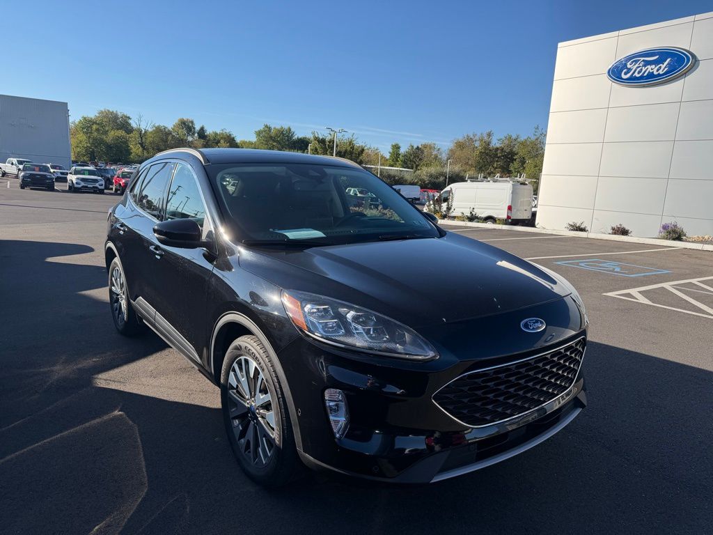 2020 Ford Escape Titanium Hybrid photo 2