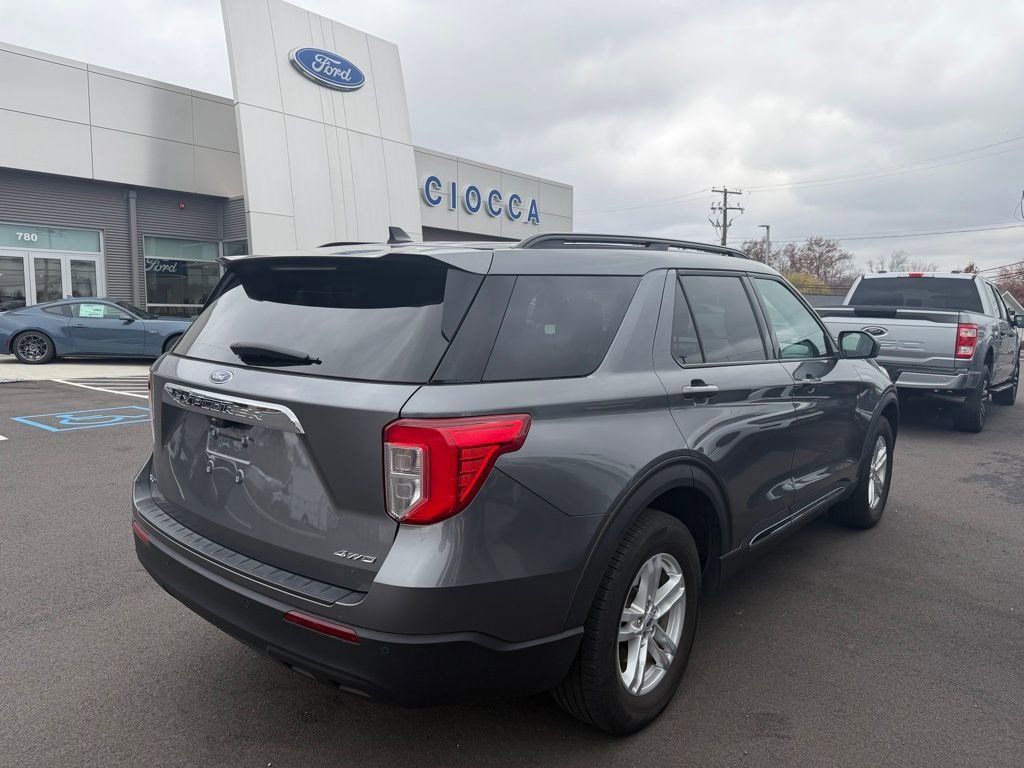 2022 Ford Explorer XLT photo 3