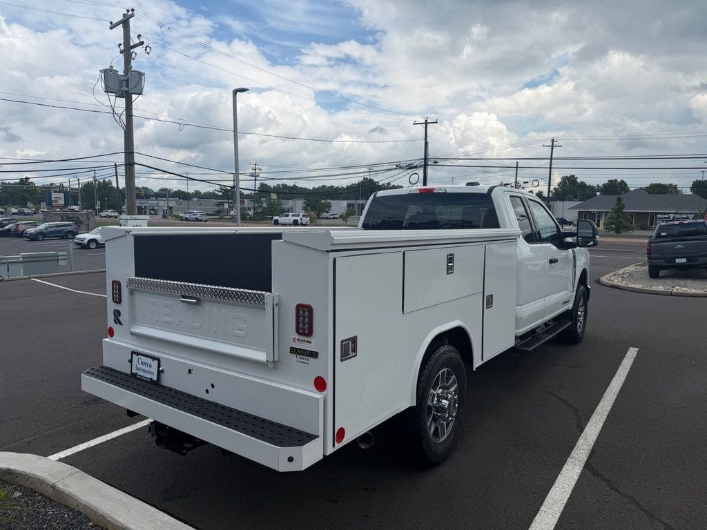 2025 Ford F-350 Super Duty Chassis Cab XLT - Photo 6