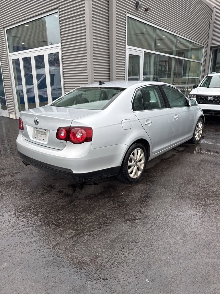 2010 Volkswagen Jetta Limited photo 4