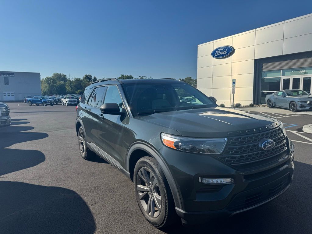 2021 Ford Explorer XLT photo 3