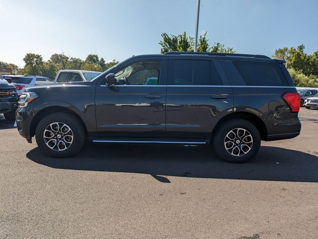2022 Ford Expedition XLT photo 3