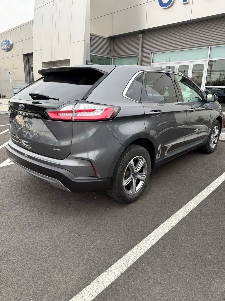 2022 Ford Edge SEL photo 4