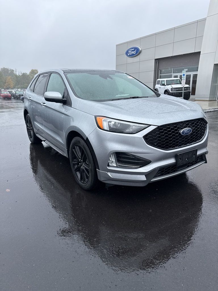 2024 Ford Edge ST photo 3