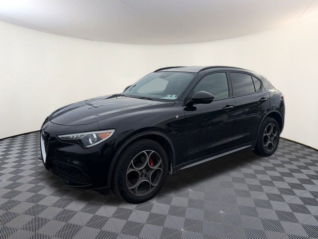 2023 Alfa Romeo Stelvio Ti's photo