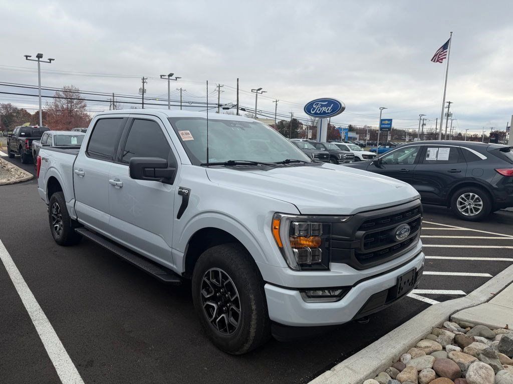 2022 Ford F-150 XLT photo 2
