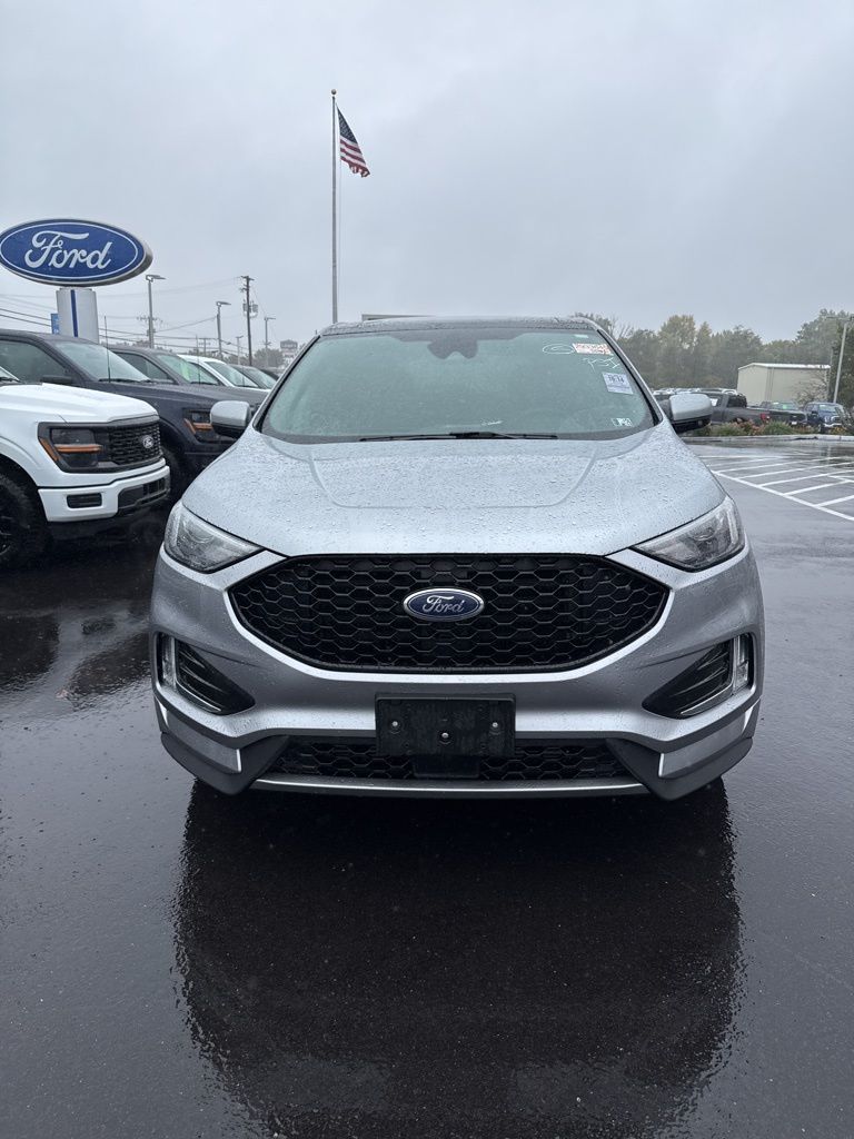 2024 Ford Edge ST photo 2