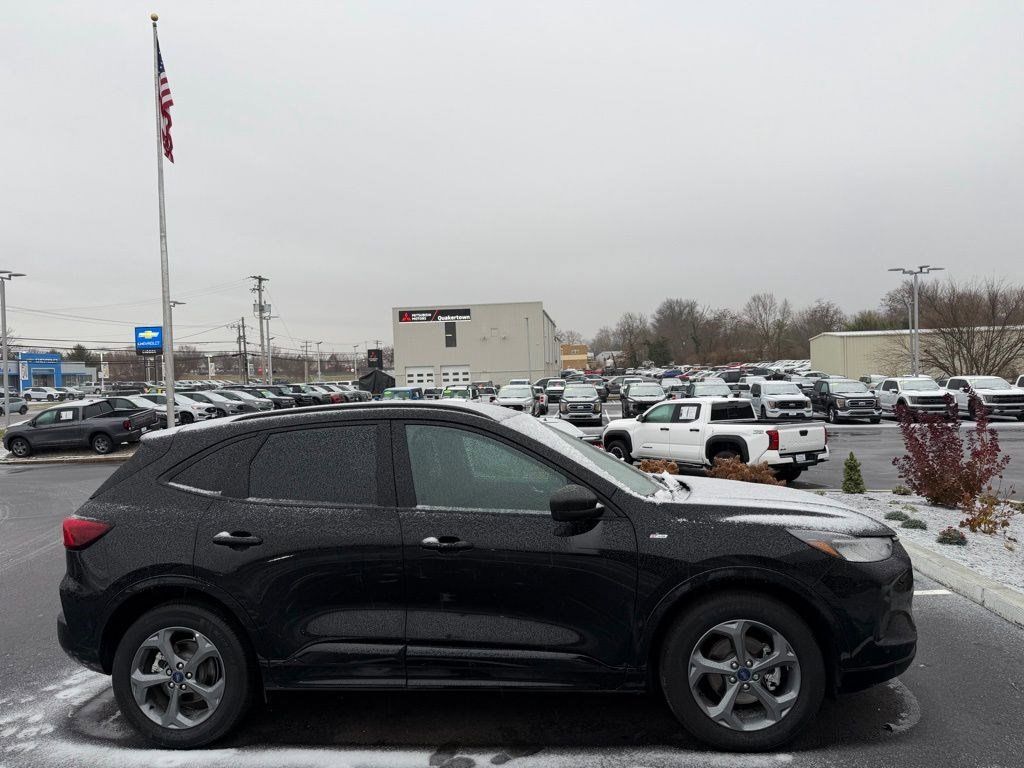 2023 Ford Escape ST-Line photo 4