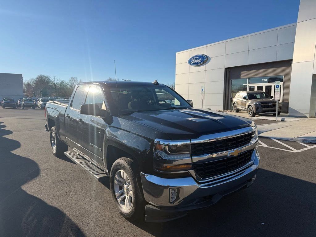 2018 Chevrolet Silverado 1500 LT photo 3