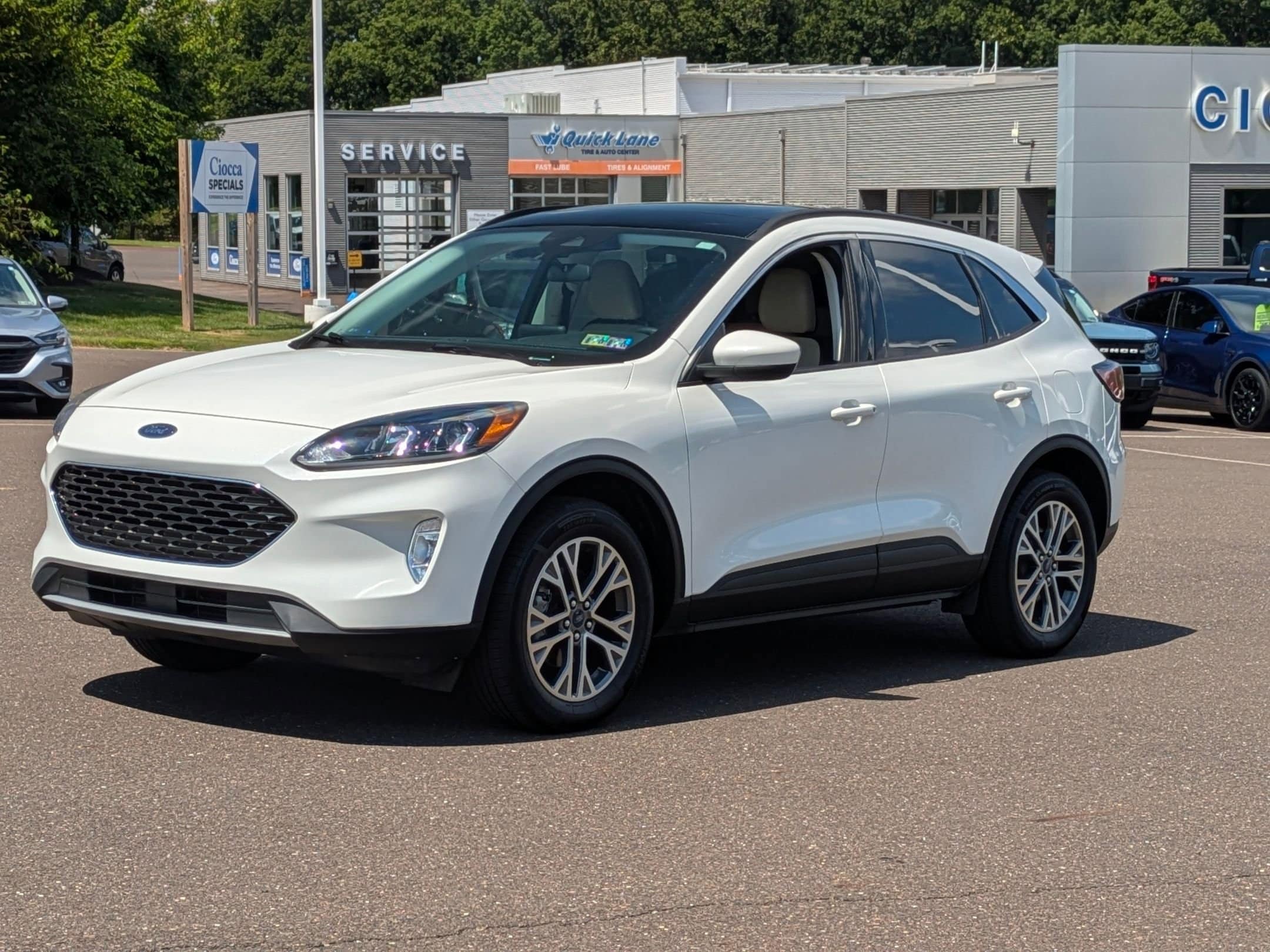 2022 Ford Escape SEL photo 3