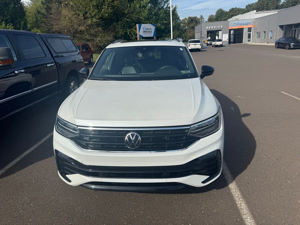2022 Volkswagen Tiguan SE R-Line Black photo 2