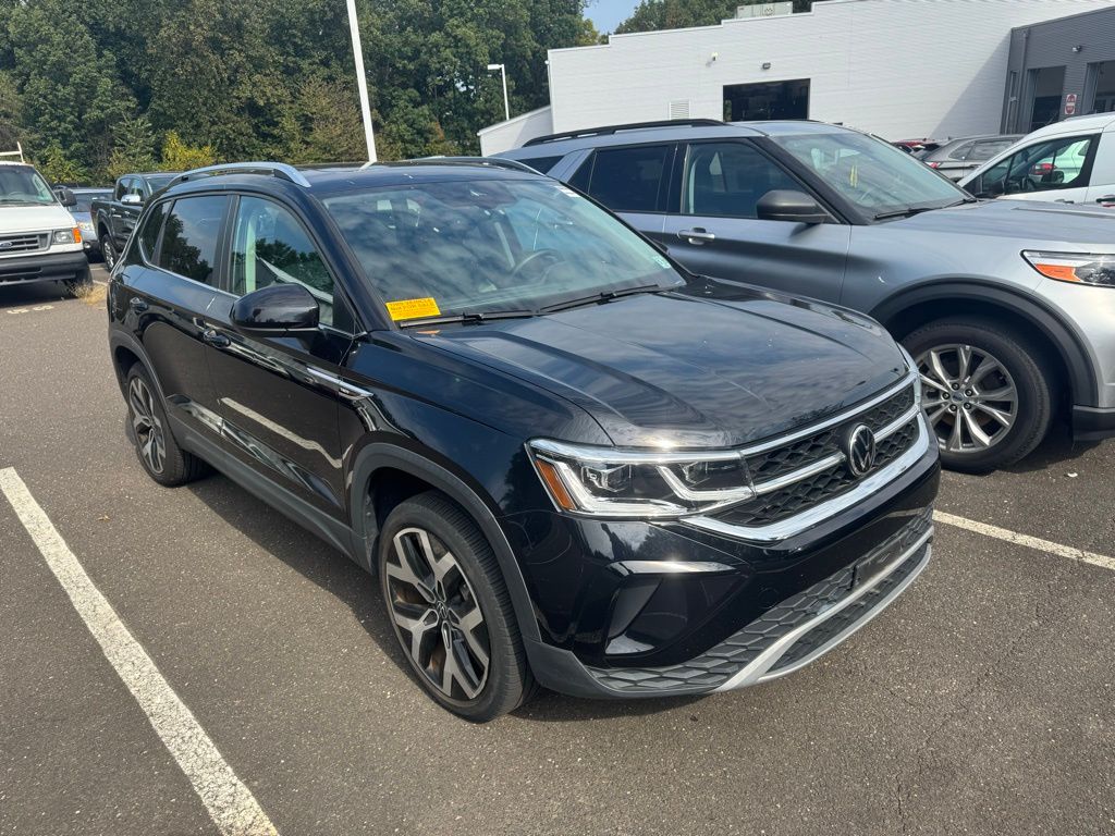 2022 Volkswagen Taos SEL photo 2
