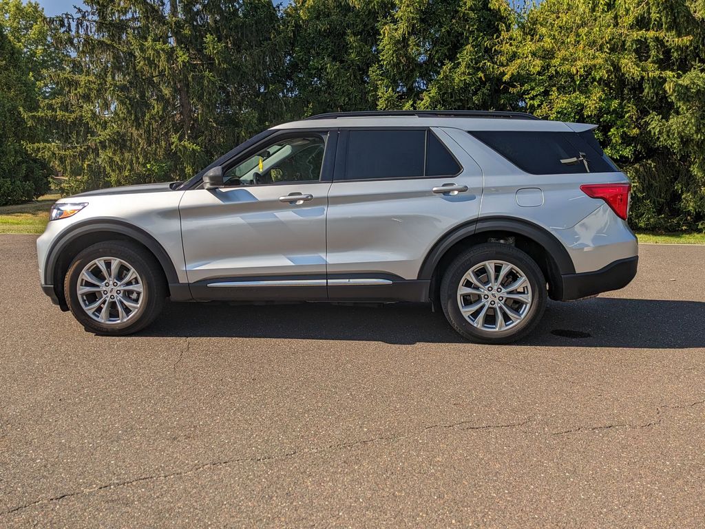 2023 Ford Explorer XLT photo 3