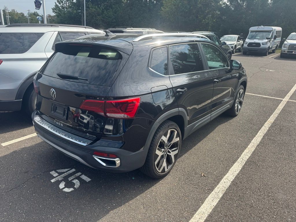 2022 Volkswagen Taos SEL photo 3