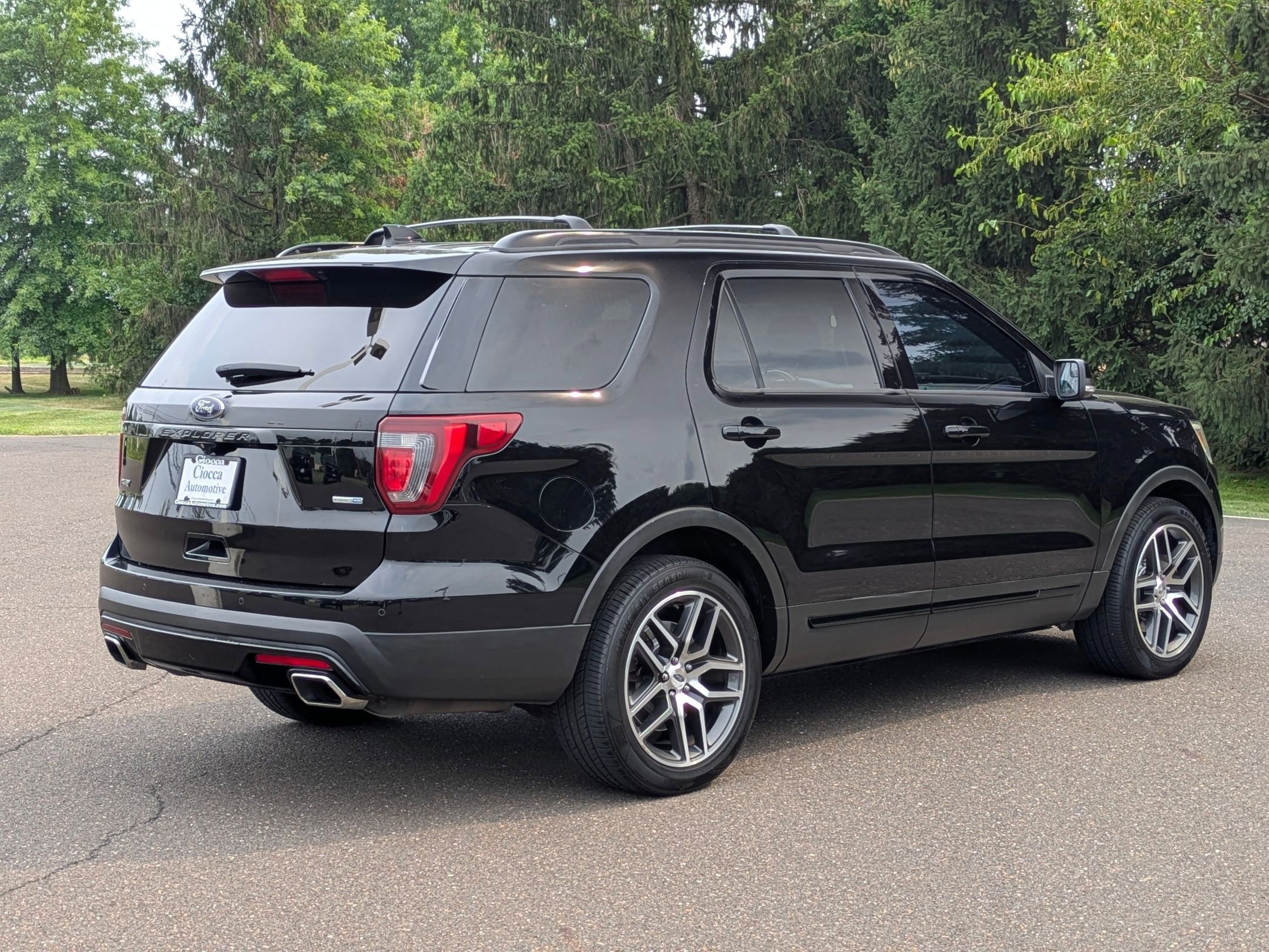 2017 Ford Explorer Sport photo 3